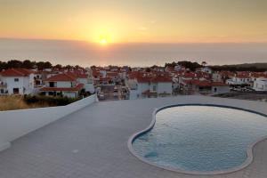 A piscina localizada em Gino´s House ou nos arredores