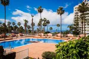 Bazén v ubytovaní Las Americas Acapulco Costa Adeje alebo v jeho blízkosti