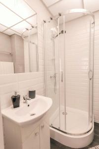 Kúpeľňa v ubytovaní DeLux Apartament OldTown Kochanowskiego 30 Kraków + 11 fotografií