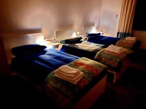 Un pat sau paturi într-o cameră la Sa Stiddiosa Guesthouse