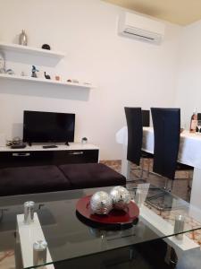 Televízia a/alebo spoločenská miestnosť v ubytovaní Apartment Summer Dreams