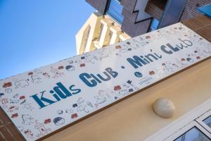 a sign on the top of a building at Aparthotel BCL Levante Club in Benidorm