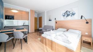 Posteľ alebo postele v izbe v ubytovaní Apartamenty Sun & Snow Resort Karkonosze