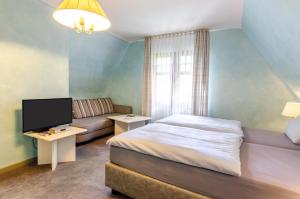 Un pat sau paturi într-o cameră la Hotel-Restaurant Ochsen