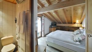 Un pat sau paturi într-o cameră la Le Chamois