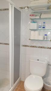 A bathroom at Carihuela Park Palace Studio