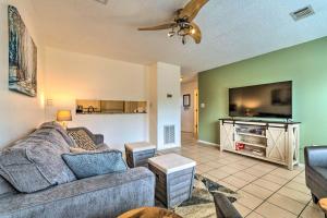 a living room with a couch and a flat screen tv at Quaint Hot Springs Condo on Lake Hamilton! in Hot Springs