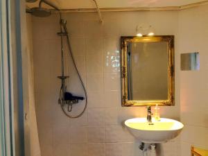A bathroom at Lunkaberg Bed & Breakfast