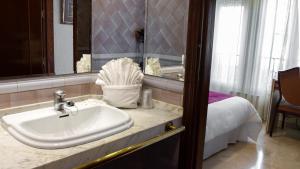 Ein Badezimmer in der Unterkunft Hotel Reina Cristina