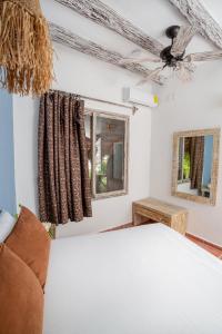 Postel nebo postele na pokoji v ubytování Holbox Dream Beachfront Hotel
