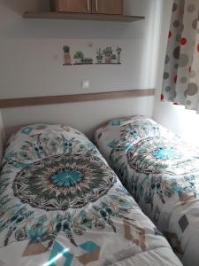 a bedroom with two twin beds in a room at Camping du Parc de La Fecht in Munster