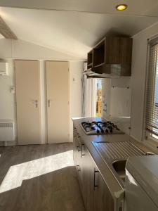 Η κουζίνα ή μικρή κουζίνα στο Le Solèou