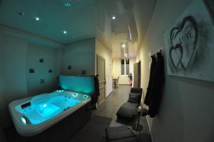 a bathroom with a blue tub in a room at Appartement Studio Tournai in Tournai