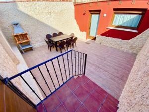 En balkon eller terrasse på La Parada de Jimena-Casa rústica rodeada de bodegas en Rueda