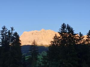A general mountain view or a mountain view taken from Az apartmant