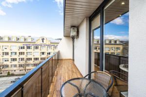 Een balkon of terras bij Apartments “U prawnika”