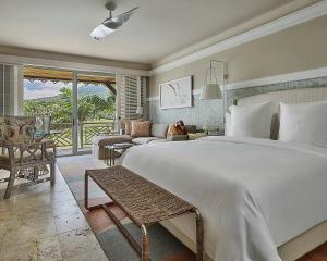 Postel nebo postele na pokoji v ubytování Four Seasons Resort Nevis + 37 fotografií