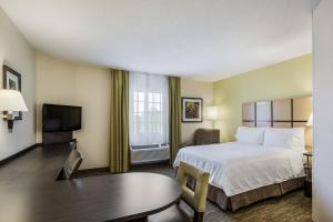 Gallery image of Candlewood Suites Virginia Beach Town Center, an IHG Hotel in Virginia Beach
