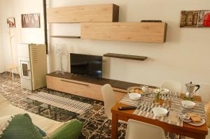 Appartamento da Nonna Pina tesisinde bir televizyon ve/veya eğlence merkezi
