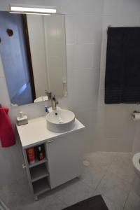 Ein Badezimmer in der Unterkunft Casa Franki - Stylish and large beach apartment in Algarve