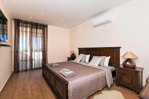 Posteľ alebo postele v izbe v ubytovaní Villa La Caleta Golf