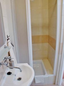 Łazienka w obiekcie Letnia willa Jacuzzi & Sauna