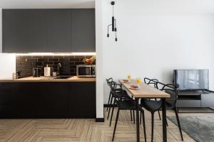 Kuchyňa alebo kuchynka v ubytovaní Apartament - Kluszkowce nad Jeziorem Czorsztyńskim