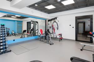 a gym with treadmills and elliptical machines at Apartament - Kluszkowce nad Jeziorem Czorsztyńskim in Czorsztyn