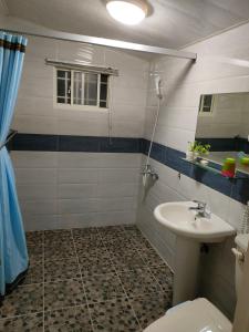 Bilik mandi di Jilufugan B&B