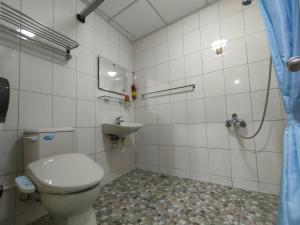 Bilik mandi di Jilufugan B&B