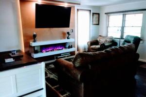 A television and/or entertainment centre at Wisconsin Dells Cabin in the Woods - VLD0423