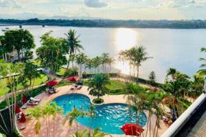 Hồ bơi trong/gần Century Riverside Hotel Hue