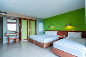 Gallery image of Long Beach Cha-Am Hotel in Cha Am