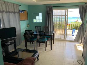 TV a/nebo společenská místnost v ubytování Apartamentos Sound Bay Beach