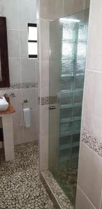 Koupelna v ubytování La Digue Self-Catering Apartments