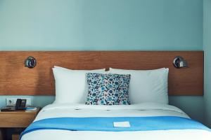 
a bed with a white comforter and pillows at La Casa Hotel Seoul in Seoul
