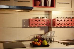 A kitchen or kitchenette at Dolphin Studios