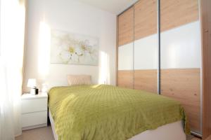 Łóżko lub łóżka w pokoju w obiekcie Apartamenty Świnoujście - Bałtycka