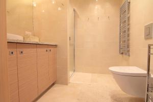Łazienka w obiekcie Apartamenty Świnoujście - Bałtycka