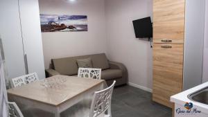 a small living room with a table and a couch at Gioia del Mare in Il Monte