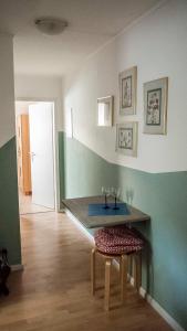 a dining room with a table and a chair at Schwalbe Hochdorf An der Hohlgasse in Freiburg im Breisgau