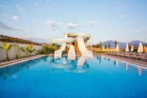 Бассейн в Akra Fethiye Tui Blue Sensatori - Ultra All Inclusive или поблизости