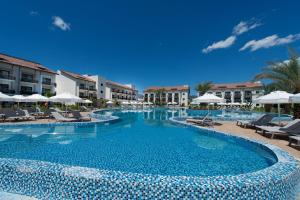 Бассейн в Akra Fethiye Tui Blue Sensatori - Ultra All Inclusive или поблизости