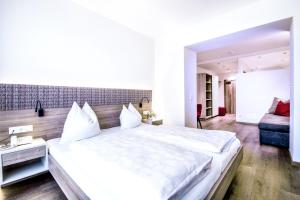 Postel nebo postele na pokoji v ubytování Hotel Mondschein