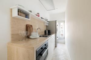 A kitchen or kitchenette at Amazing Penthouse Piazza Venezia