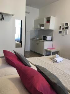 Kuchyňa alebo kuchynka v ubytovaní Downtown Luxury Apartment