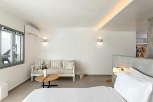 Gallery image of La Estrella 4 Suites with Sea View & 4 Prive Hot Tub in Vourvoulos