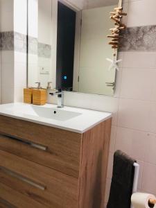 a bathroom with a sink and a mirror at Apartamento Llimera Altea in Altea +28 photos