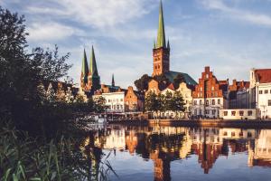 Výhled na řeku, která protéká v blízkosti hotelu