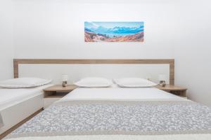 Postel nebo postele na pokoji v ubytování Apartmani Katarina